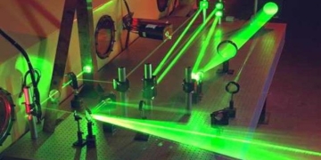 un laser en laboratoire