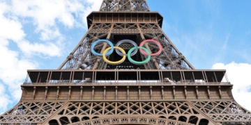 la tour Eiffel avec les anneaux olympiques