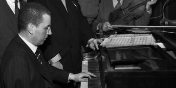 Paul Wittgenstein jouant du piano de la main gauche